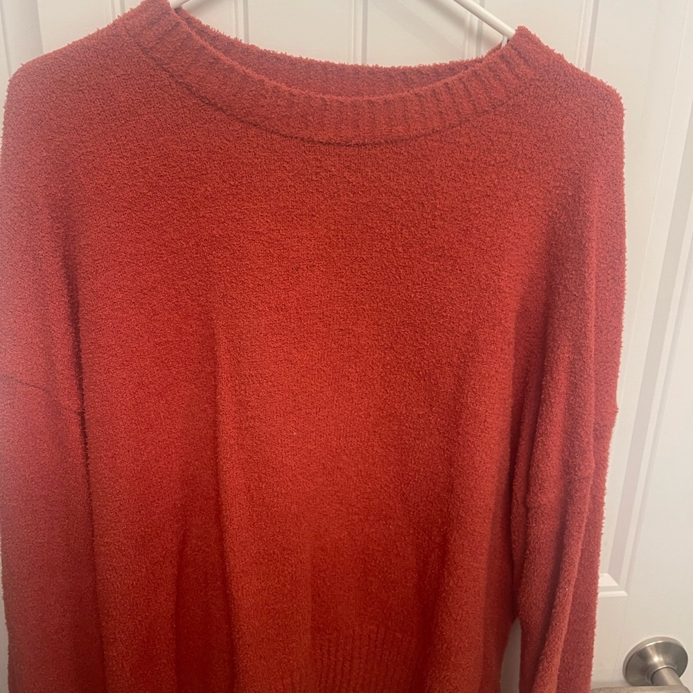 COZY WARM SWEATER. Rust color. Cuffed!! Size L!! LIKE NEW!!! - Picture 3 of 7